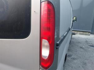 Gebrauchte Rücklicht rechts Opel Vivaro 2.0 CDTI Preis auf Anfrage angeboten von Autohandel-Smet Gebroeders NV