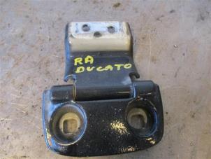 Used Rear door hinge, right Fiat Ducato (250) 2.3 D 140 Multijet AdBlue Price on request offered by Autohandel-Smet Gebroeders NV