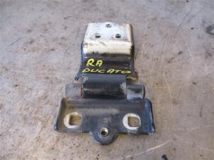 Used Rear door hinge, right Fiat Ducato (250) 2.3 D 140 Multijet AdBlue Price on request offered by Autohandel-Smet Gebroeders NV