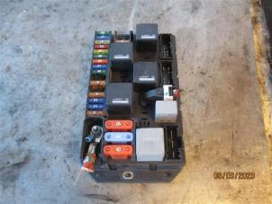 Used Fuse box Landrover Vogue Price on request offered by Autohandel-Smet Gebroeders NV