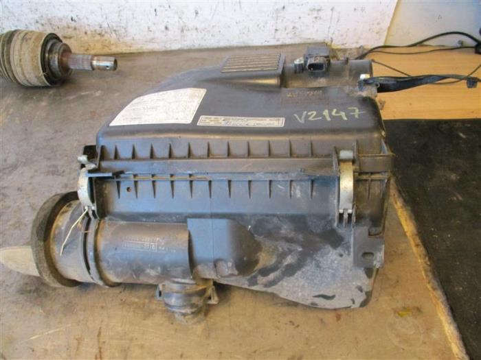 Begagnade Luftfilterhus Toyota Land Cruiser (J15) 3.0 D-4D-F 16V Van Pris på förfrågan erbjuds av Autohandel-Smet Gebroeders NV