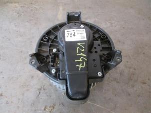 Used Heating and ventilation fan motor Toyota Land Cruiser (J15) 3.0 D-4D-F 16V Van Price on request offered by Autohandel-Smet Gebroeders NV