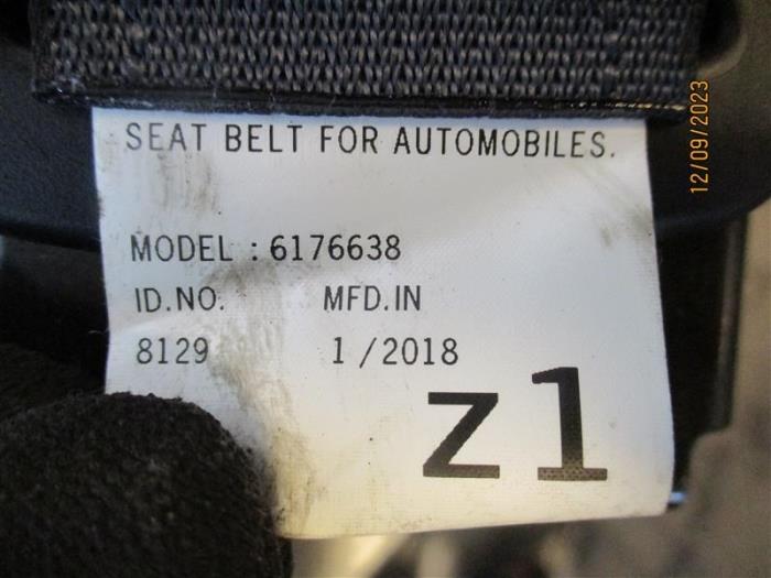Rear seatbelt, right from a Mitsubishi ASX 1.6 Di-D 16V 2018