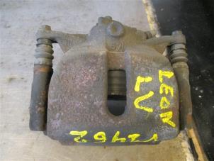 Used Front brake calliper, left Seat Leon SC (5FC) 1.4 TSI ACT 16V Price on request offered by Autohandel-Smet Gebroeders NV