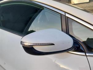 Used Wing mirror, right Kia Cee'd Sportswagon (JDC5) 1.6 CRDi 16V VGT Price on request offered by Autohandel-Smet Gebroeders NV