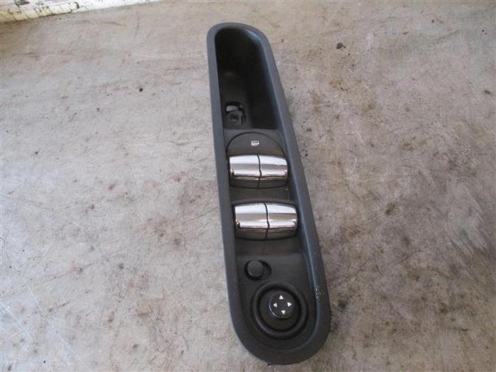 Electric window switch from a MINI Countryman (R60) 2.0 Cooper D 16V Autom. 2014