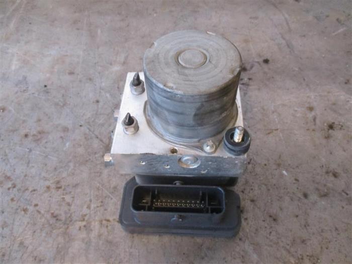 Begagnade ABS-pump Peugeot Boxer (U9) 2.2 Blue HDi 140 Pris på förfrågan erbjuds av Autohandel-Smet Gebroeders NV