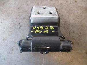 Used Rear door hinge, right Peugeot Boxer (U9) 2.2 Blue HDi 140 Price on request offered by Autohandel-Smet Gebroeders NV