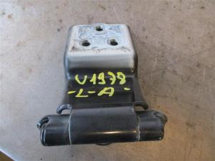 Used Rear door hinge, left Peugeot Boxer (U9) 2.2 Blue HDi 140 Price on request offered by Autohandel-Smet Gebroeders NV