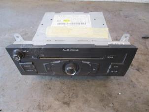 Used Radio CD player Audi A4 Price on request offered by Autohandel-Smet Gebroeders NV