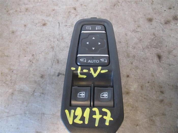 Usados Interruptor de ventanilla eléctrica Renault Trafic (1FL/2FL/3FL/4FL) 2.0 dCi 16V 130 Precio de solicitud ofrecido por Autohandel-Smet Gebroeders NV