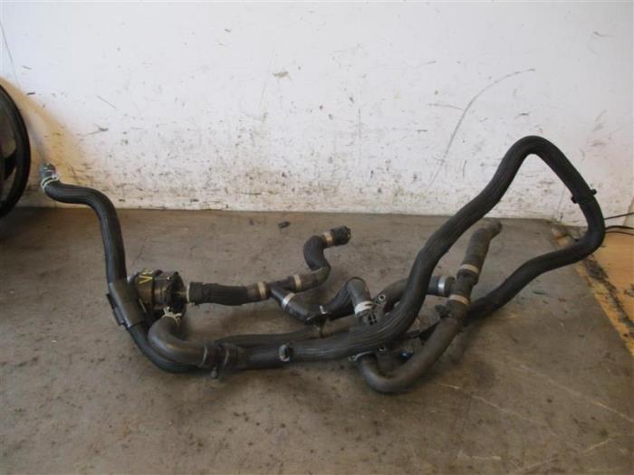 Begagnade Vattenpump Renault Trafic (1FL/2FL/3FL/4FL) 2.0 dCi 16V 130 Pris på förfrågan erbjuds av Autohandel-Smet Gebroeders NV
