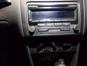 Usados Reproductor de CD y radio Volkswagen Polo V (6R) 1.2 12V BlueMotion Technology Precio de solicitud ofrecido por Autohandel-Smet Gebroeders NV