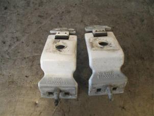 Used Front door hinge, left Opel Movano 2.3 CDTi 16V FWD Price on request offered by Autohandel-Smet Gebroeders NV