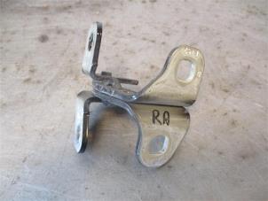 Used Rear door hinge, right Opel Astra K Sports Tourer 1.5 CDTi 105 12V Price on request offered by Autohandel-Smet Gebroeders NV