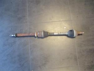 Used Front drive shaft, right Renault Scénic III (JZ) 1.4 16V TCe 130 Price on request offered by Autohandel-Smet Gebroeders NV