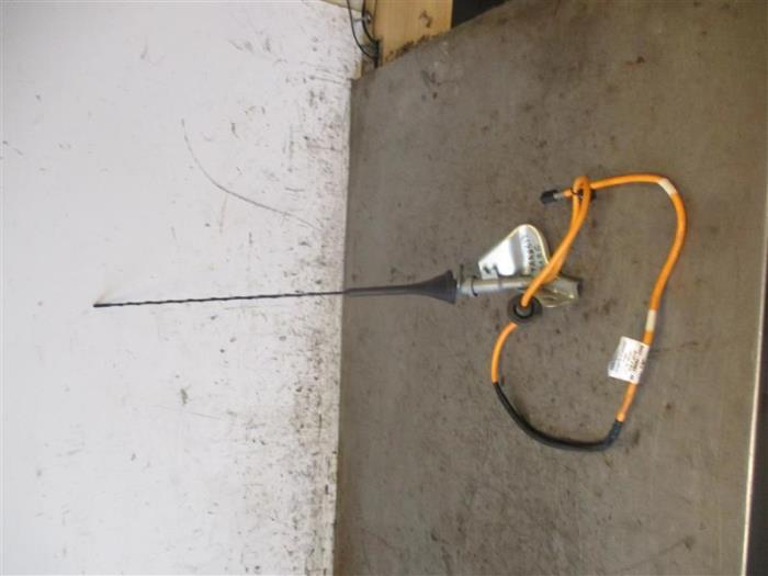 Używane Antena Ford Transit 2.0 TDCi 16V Eco Blue 170 Cena na żądanie oferowane przez Autohandel-Smet Gebroeders NV