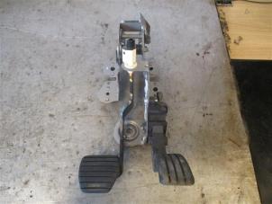 Used Set of pedals Renault Scénic III (JZ) 1.4 16V TCe 130 Price on request offered by Autohandel-Smet Gebroeders NV