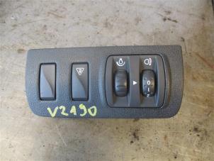 Used Light switch Renault Scénic III (JZ) 1.4 16V TCe 130 Price on request offered by Autohandel-Smet Gebroeders NV