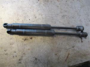 Used Set of bonnet gas struts Renault Scénic III (JZ) 1.4 16V TCe 130 Price on request offered by Autohandel-Smet Gebroeders NV