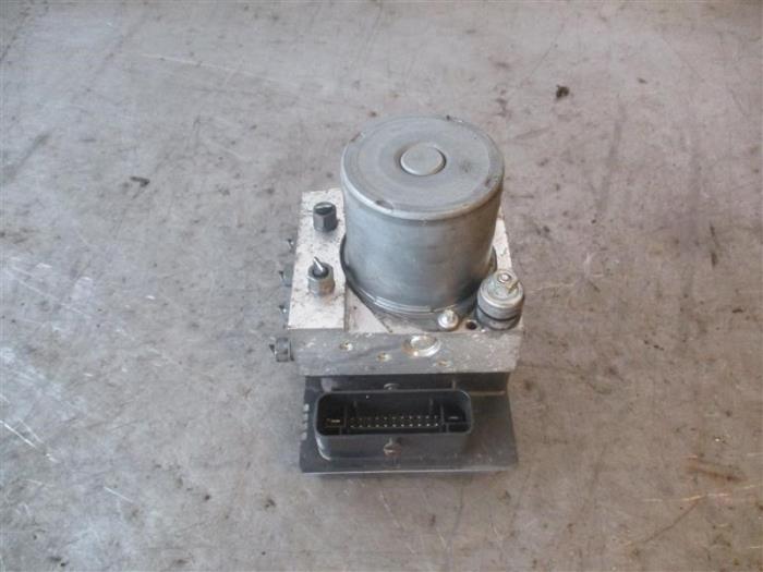 Begagnade ABS-pump Peugeot Partner Tepee (7A/B/C/D/E/F/G/J/P/S) 1.6 HDI 90 Pris på förfrågan erbjuds av Autohandel-Smet Gebroeders NV