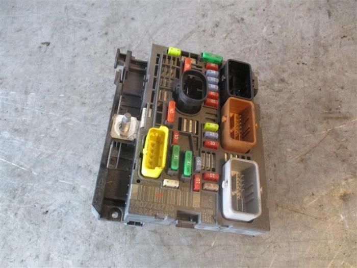 Fuse box Peugeot Partner Tepee 1.6 HDI 90 9807028780