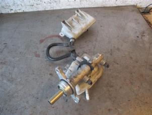 Usados Cilindro freno principal Renault Trafic (1FL/2FL/3FL/4FL) 1.6 dCi 115 Precio de solicitud ofrecido por Autohandel-Smet Gebroeders NV