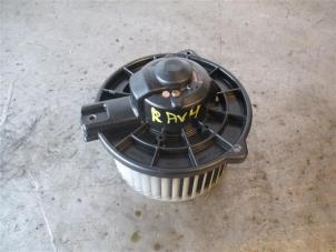 Used Heating and ventilation fan motor Toyota RAV4 (A2) 2.0 16V VVT-i 4x4 Price on request offered by Autohandel-Smet Gebroeders NV