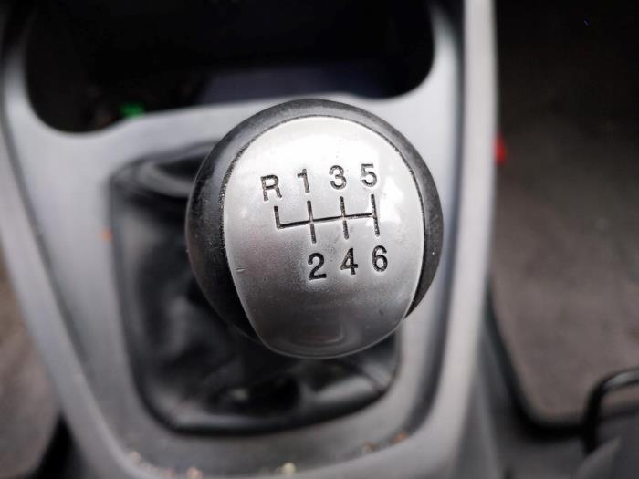 Gebrauchte Getriebe Ssang Yong Rodius 2.0 e-200 Xdi 16V 2WD Preis auf Anfrage angeboten von Autohandel-Smet Gebroeders NV