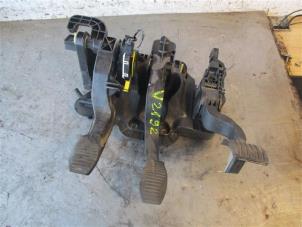 Used Set of pedals Opel Combo Mk.III (D) 1.3 CDTI 16V Price on request offered by Autohandel-Smet Gebroeders NV