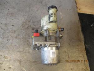 Used Power steering pump Dacia Duster (HS) 1.5 dCi Price on request offered by Autohandel-Smet Gebroeders NV