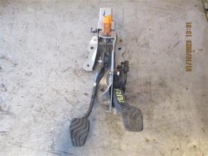 Used Set of pedals Nissan Qashqai (J11) 1.3 DIG-T 140 16V Price on request offered by Autohandel-Smet Gebroeders NV
