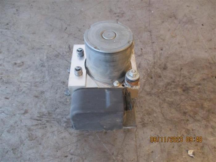 Begagnade ABS-pump Peugeot 5008 I (0A/0E) 1.6 HDiF 16V Pris på förfrågan erbjuds av Autohandel-Smet Gebroeders NV