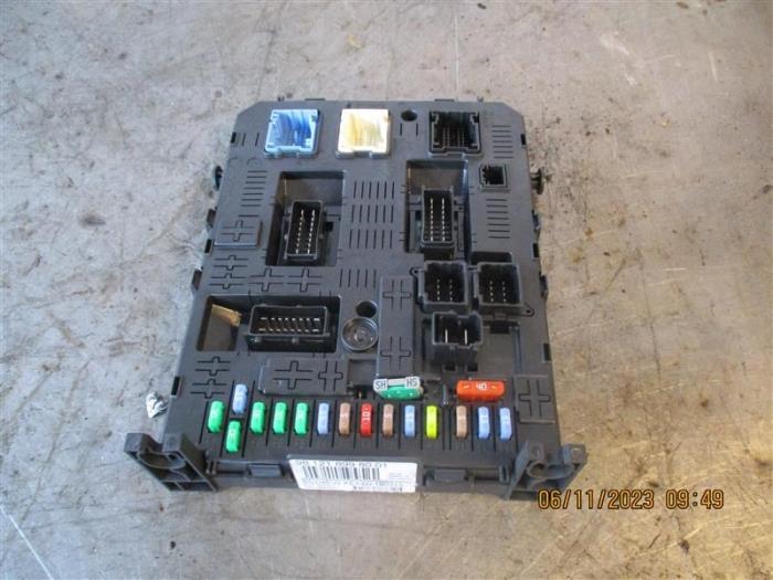 Fuse box Peugeot 5008 I 1.6 HDiF 16V NS11924740