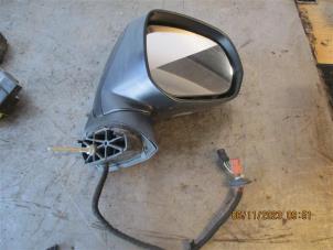 Used Wing mirror, right Peugeot 5008 I (0A/0E) 1.6 HDiF 16V Price on request offered by Autohandel-Smet Gebroeders NV