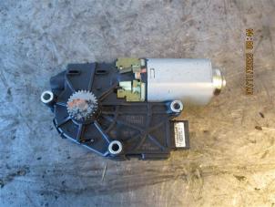 Used Sunroof motor Peugeot 5008 I (0A/0E) 1.6 HDiF 16V Price on request offered by Autohandel-Smet Gebroeders NV