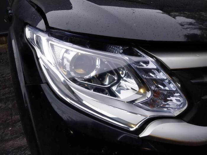 Używane Reflektor prawy Fiat Fullback 2.4 Turbodiesel 150 4x4 Cena na żądanie oferowane przez Autohandel-Smet Gebroeders NV