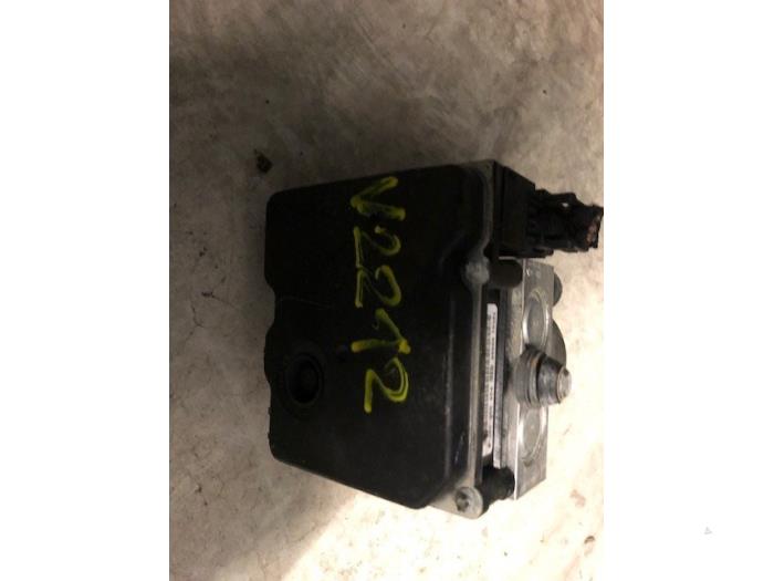 Begagnade ABS-pump Opel Meriva Mk.I 1.4 16V Twin Port Pris på förfrågan erbjuds av Autohandel-Smet Gebroeders NV
