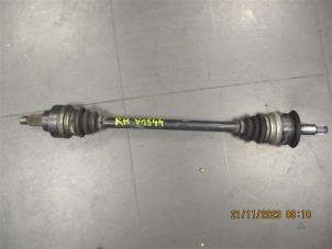 Begagnade Drivaxel, höger bak BMW 1 serie (F20) 116i 1.5 12V Pris på förfrågan erbjuds av Autohandel-Smet Gebroeders NV