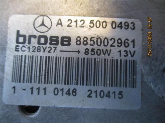 Motor de aleta de refrigeración de un Mercedes-Benz CLA Shooting Brake (117.9)  2015