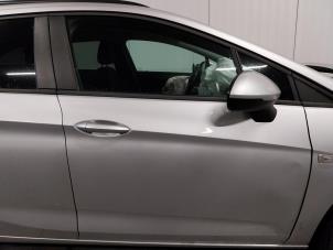 Używane Drzwi prawe przednie wersja 4-drzwiowa Opel Astra K 1.5 CDTi 105 12V Cena na żądanie oferowane przez Autohandel-Smet Gebroeders NV