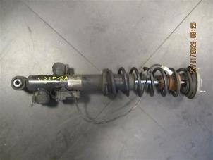 Used Rear shock absorber, right BMW 5 serie (F10) 520d 16V Price on request offered by Autohandel-Smet Gebroeders NV