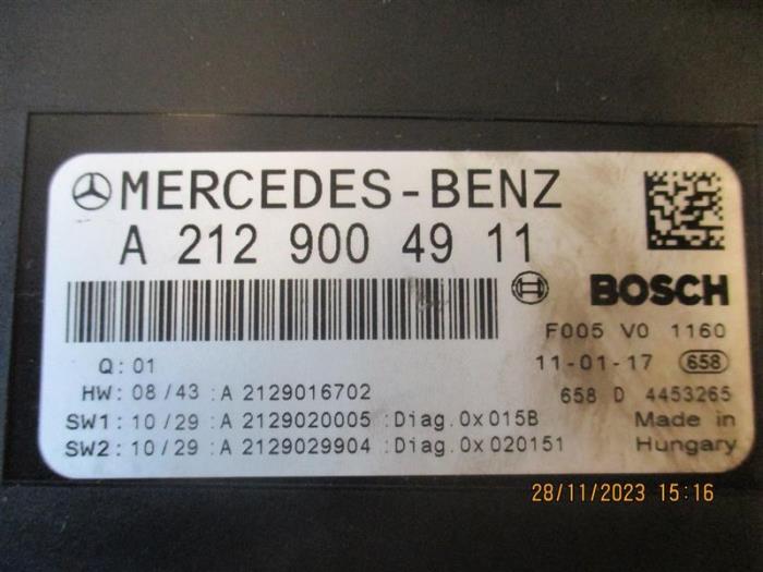 Caja de fusibles de un Mercedes-Benz E (C207) E-350 CDI V6 24V 2011