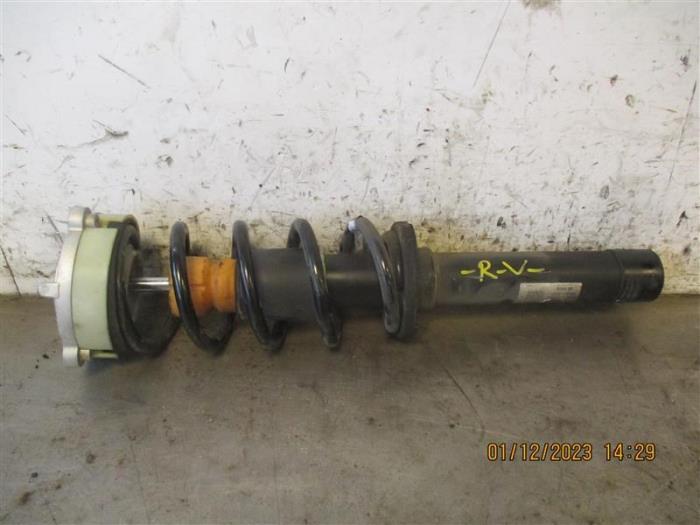 Front shock absorber, right from a Audi A4 (B9) 2.0 TDI Ultra 16V 2017