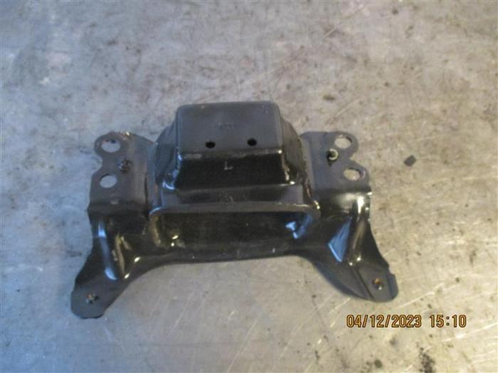 Used Engine mount Audi A3 Limousine (8YS) 1.5 35 TFSI 16V Mild Hybrid Price on request offered by Autohandel-Smet Gebroeders NV