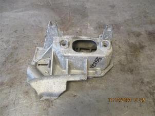 Used Engine mount Renault Clio III (BR/CR) 1.5 dCi FAP Price on request offered by Autohandel-Smet Gebroeders NV