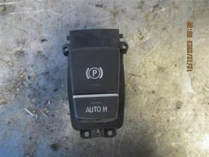 Usados Interruptor de freno de mano BMW X6 (F16) xDrive30d 3.0 24V Precio de solicitud ofrecido por Autohandel-Smet Gebroeders NV
