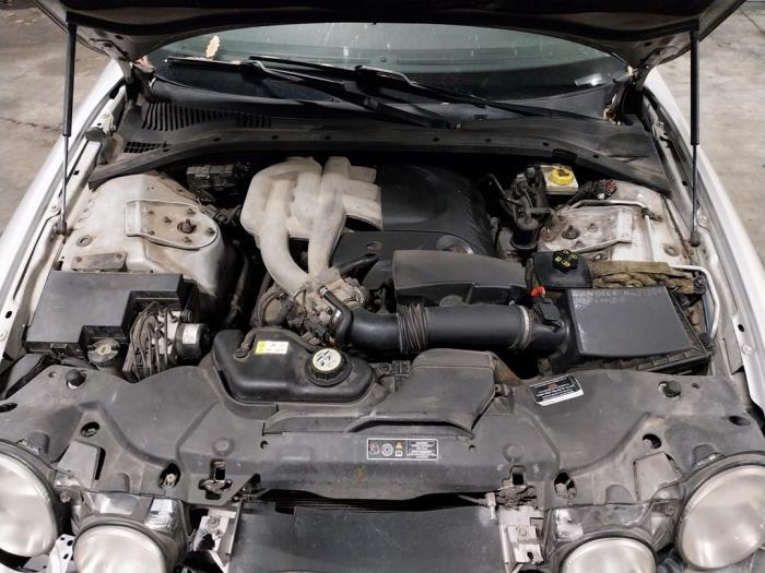 Engine from a Jaguar S-type (X200) 2.5 V6 24V 2002