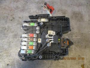 Used Fuse box Peugeot 5008 II (M4/MC/MJ/MR) 1.6 BlueHDi 115 Price on request offered by Autohandel-Smet Gebroeders NV