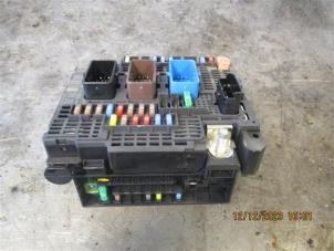 Used Fuse box Peugeot 5008 II (M4/MC/MJ/MR) 1.6 BlueHDi 115 Price on request offered by Autohandel-Smet Gebroeders NV